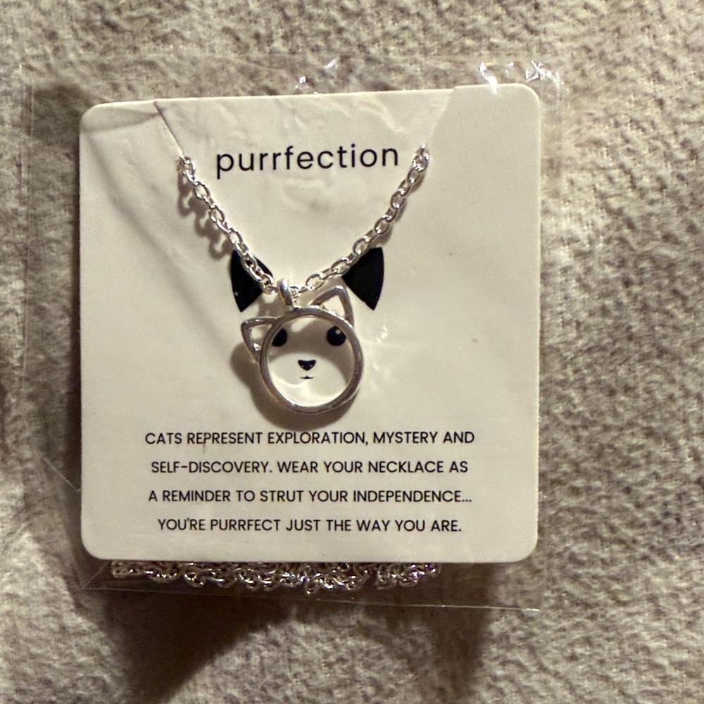 New in packaging Silver Cat Necklace kitten girls womens jewelry